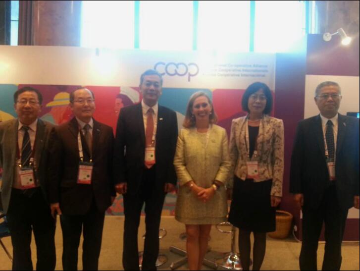 C:\Documents and Settings\Administrator\桌面\代表团与ICA主席莫妮卡合影.jpg C:\Documents and Settings\Administrator\桌面\代表团与ICA主席莫妮卡合影.jpg