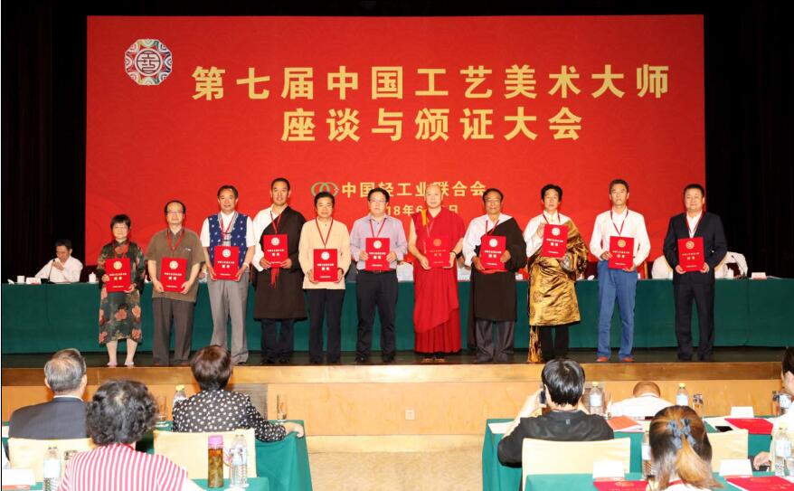 C:\Documents and Settings\Administrator\桌面\少数民族颁奖照.jpg C:\Documents and Settings\Administrator\桌面\少数民族颁奖照.jpg